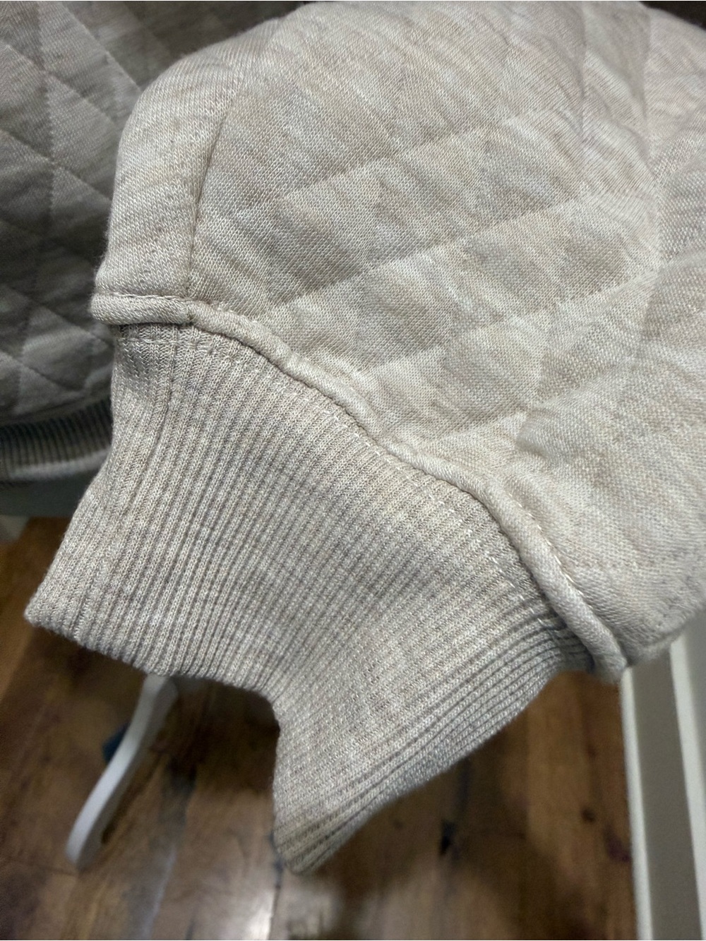 Marine Layer. Corbet Quilted Puff Sleeve Crewneck. Heather Oatmeal. Size medium. - Picture 10 of 13
